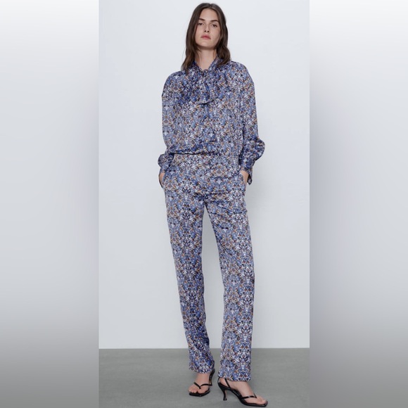 Zara TIED FLORAL BLOUSE - Picture 2 of 12